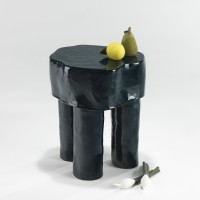 <a href="https://www.galeriegosserez.com/artistes/salomon-celine.html">Céline Salomon</a> - Owen - Tabouret 3 pieds